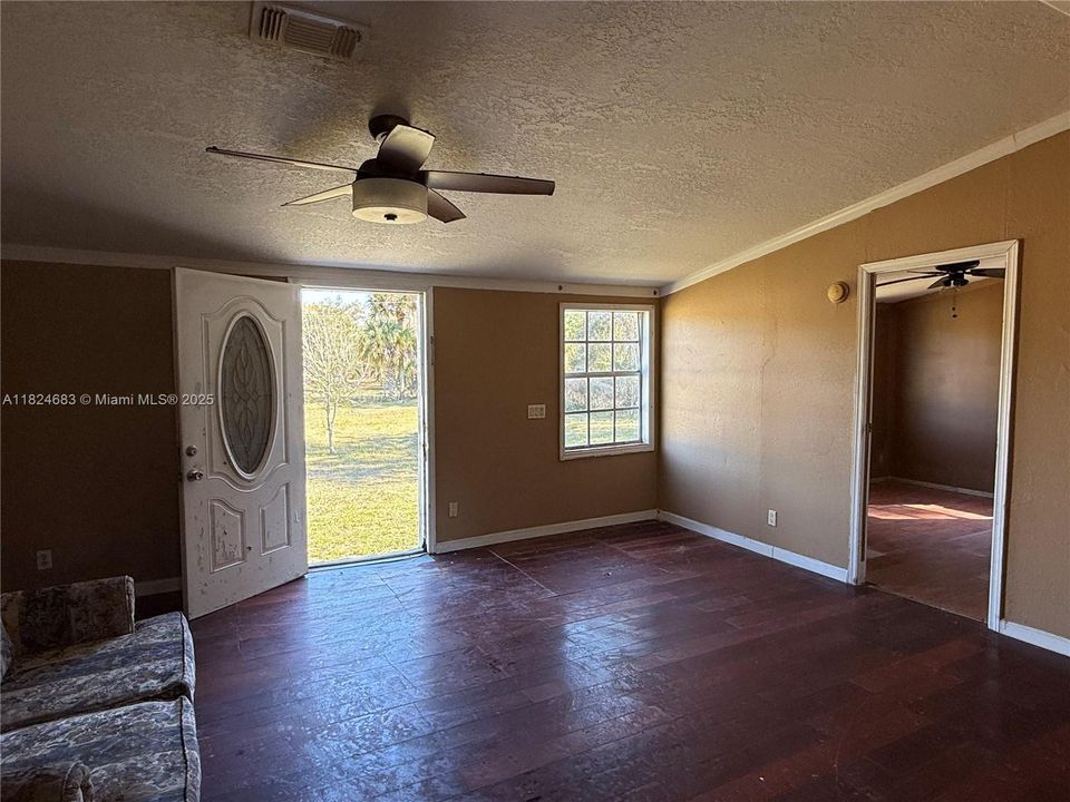 最近售出: $169,999 (3 贝兹, 2 浴室, 0 平方英尺)