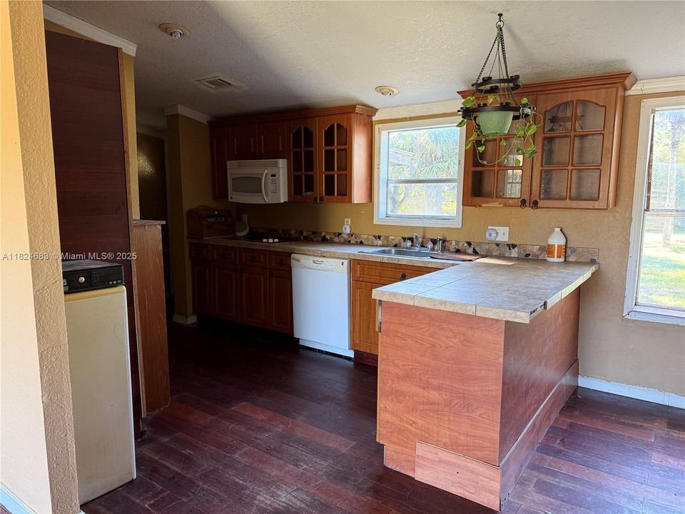 最近售出: $169,999 (3 贝兹, 2 浴室, 0 平方英尺)