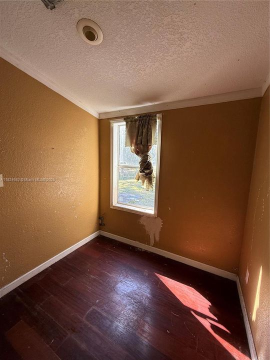 最近售出: $169,999 (3 贝兹, 2 浴室, 0 平方英尺)