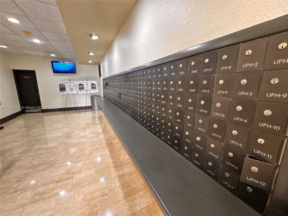 На продажу: $320,000 (2 спален, 2 ванн, 1232 Квадратных фут)