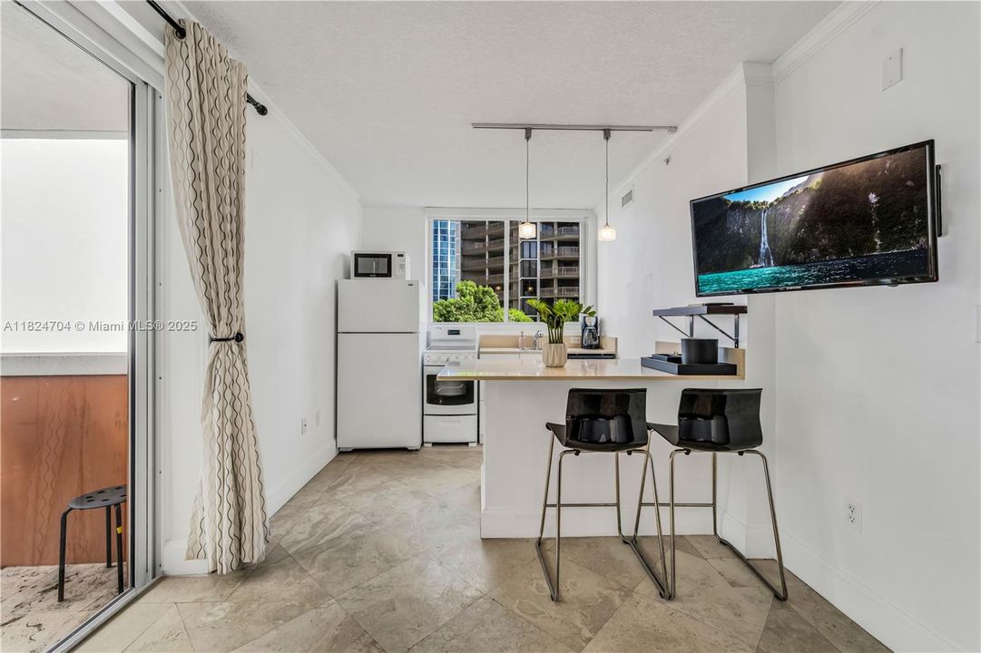 待售: $550,000 (1 贝兹, 1 浴室, 650 平方英尺)