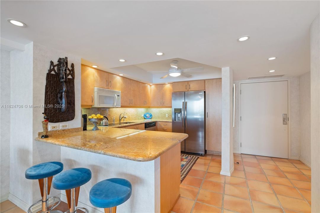 待售: $3,395,000 (6 贝兹, 5 浴室, 4902 平方英尺)