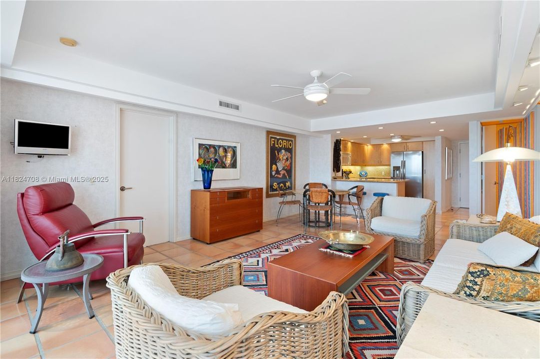 待售: $3,395,000 (6 贝兹, 5 浴室, 4902 平方英尺)