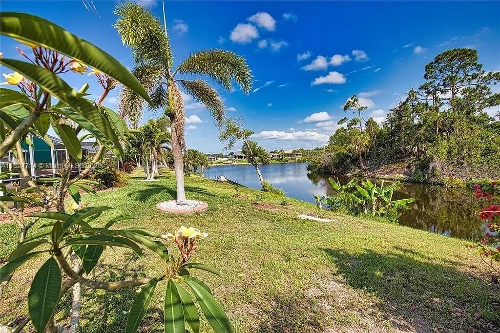 На продажу: $55,000 (0.17 acres)