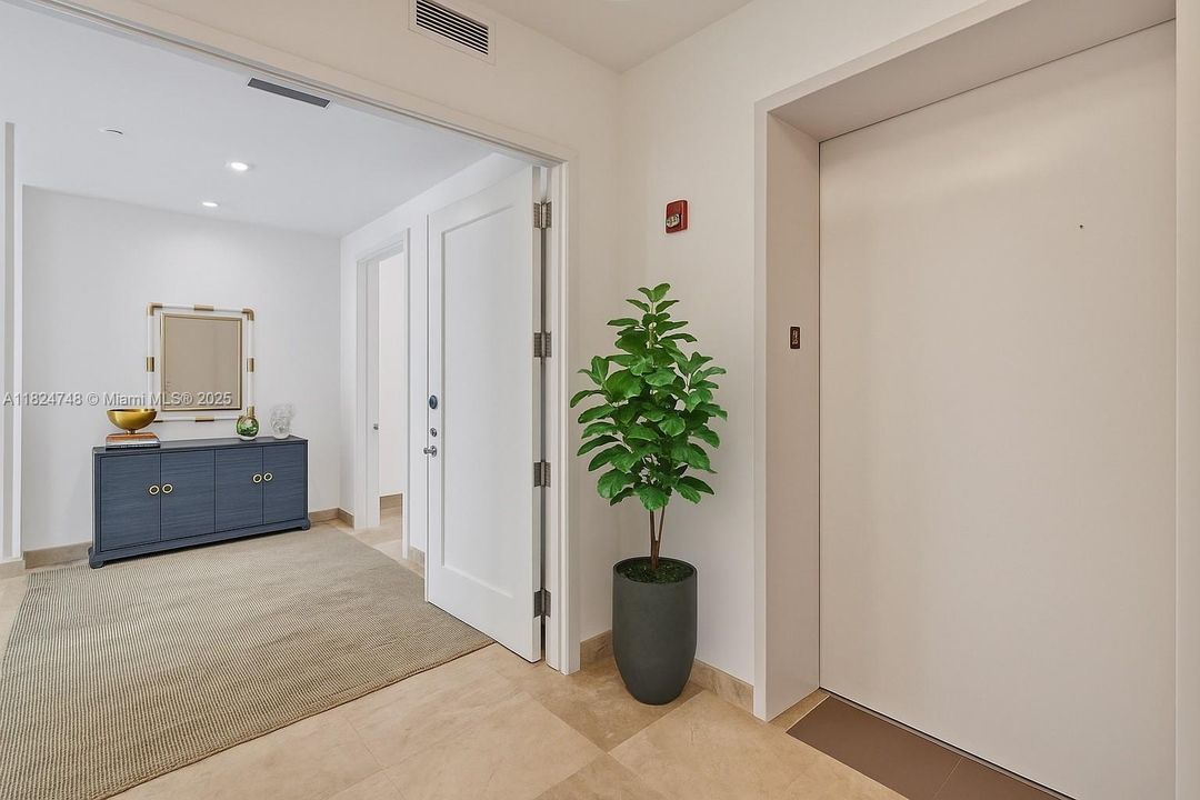 Private foyer