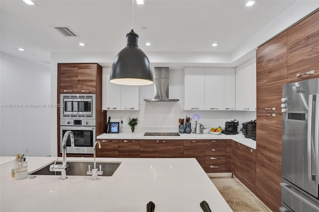 Active With Contract: $2,775,000 (3 beds, 3 baths, 2422 Square Feet)