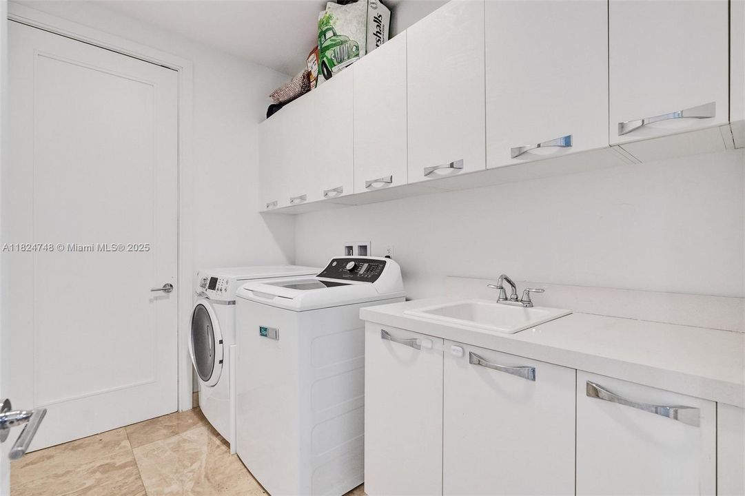 Active With Contract: $2,775,000 (3 beds, 3 baths, 2422 Square Feet)