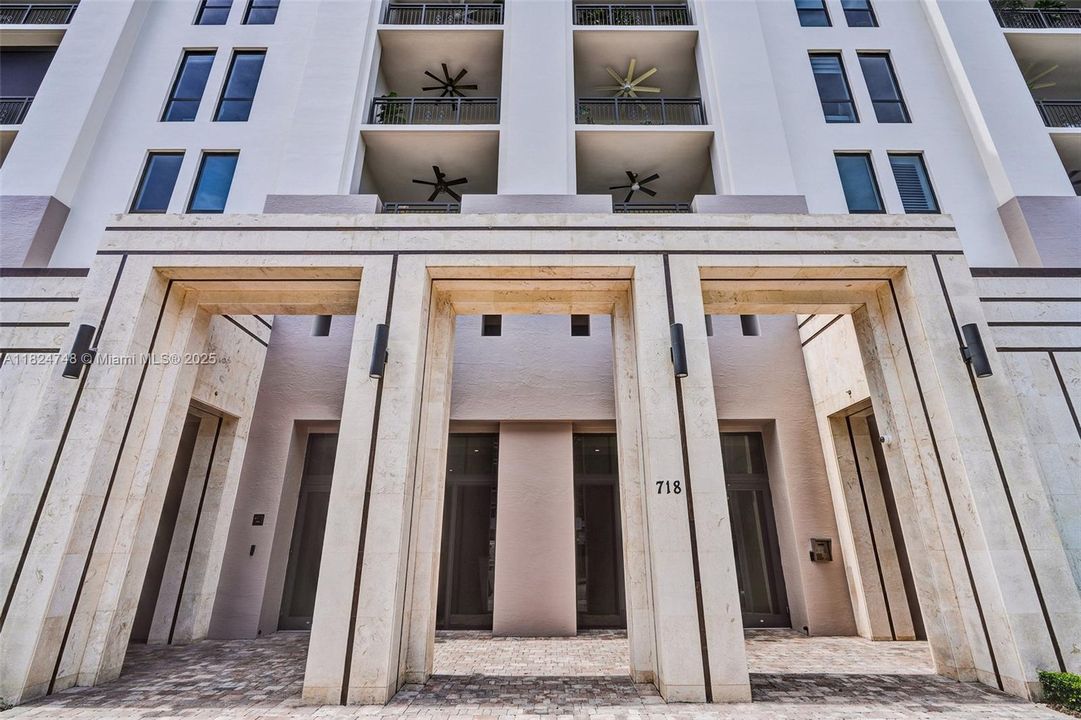 Active With Contract: $2,775,000 (3 beds, 3 baths, 2422 Square Feet)