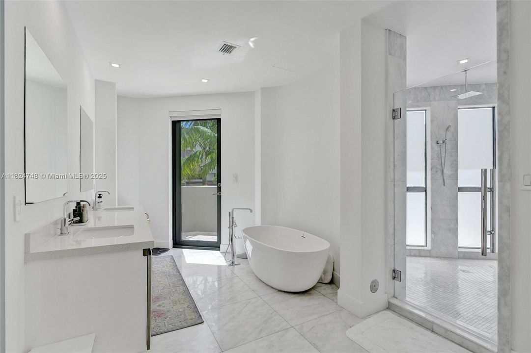 Active With Contract: $2,775,000 (3 beds, 3 baths, 2422 Square Feet)