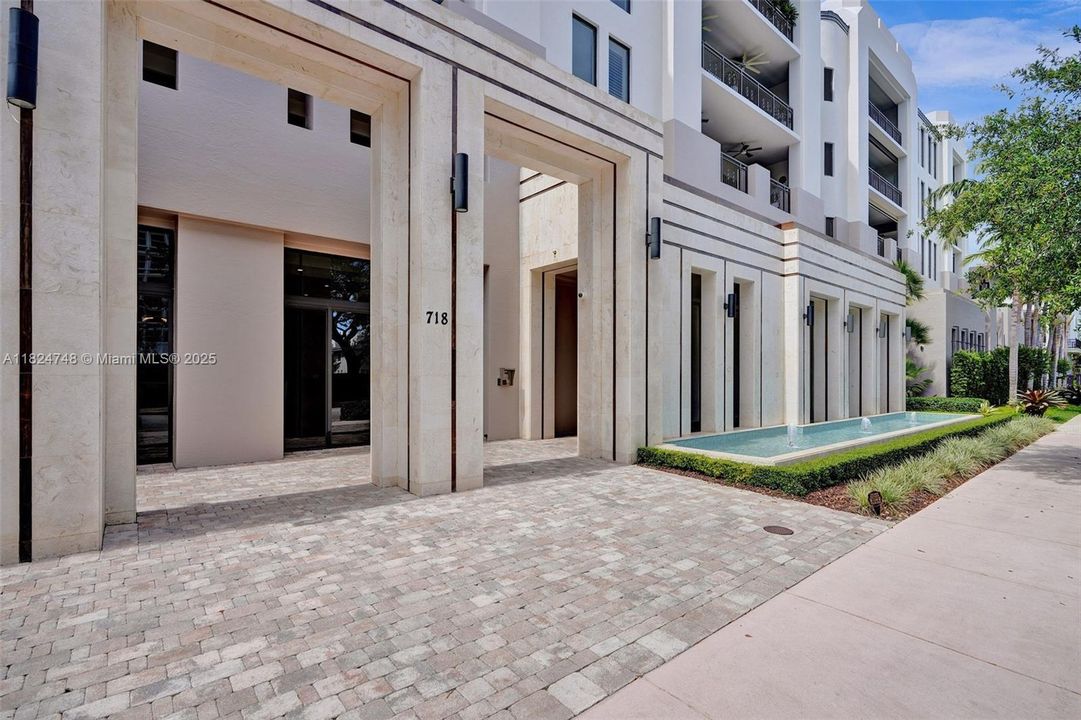 Active With Contract: $2,775,000 (3 beds, 3 baths, 2422 Square Feet)