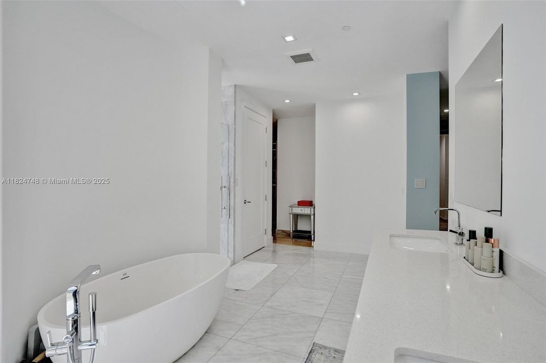 Active With Contract: $2,775,000 (3 beds, 3 baths, 2422 Square Feet)