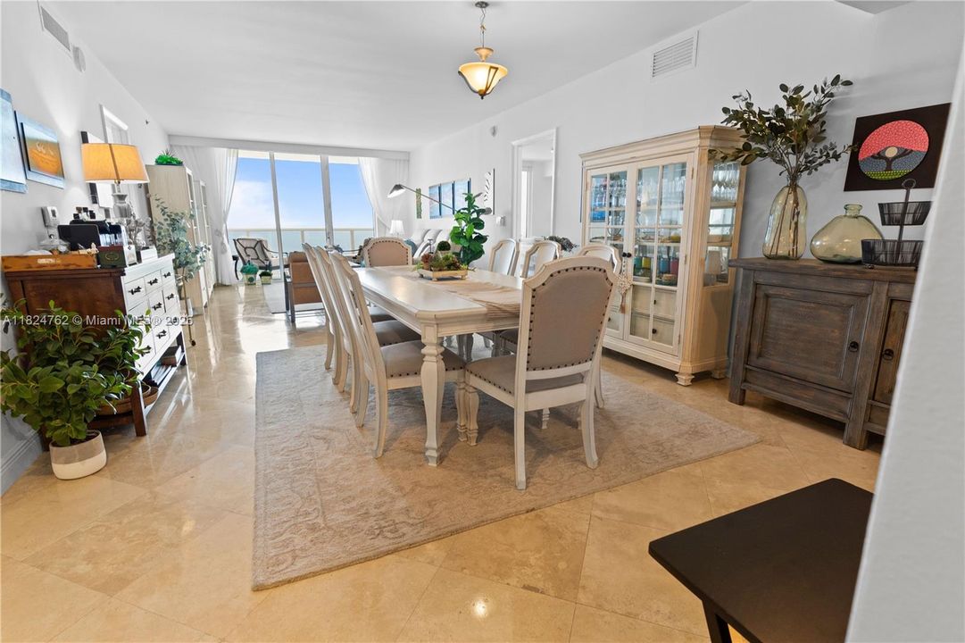 Active With Contract: $7,200 (3 beds, 3 baths, 1841 Square Feet)