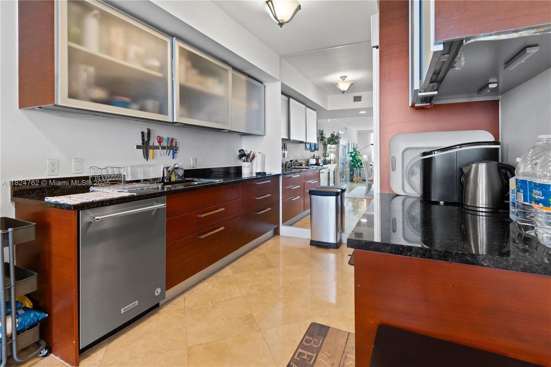 Active With Contract: $7,200 (3 beds, 3 baths, 1841 Square Feet)