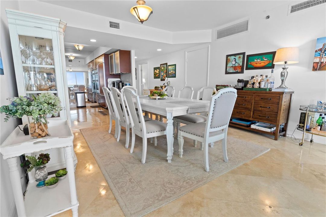 Active With Contract: $7,200 (3 beds, 3 baths, 1841 Square Feet)