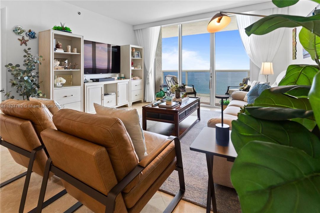 Active With Contract: $7,200 (3 beds, 3 baths, 1841 Square Feet)