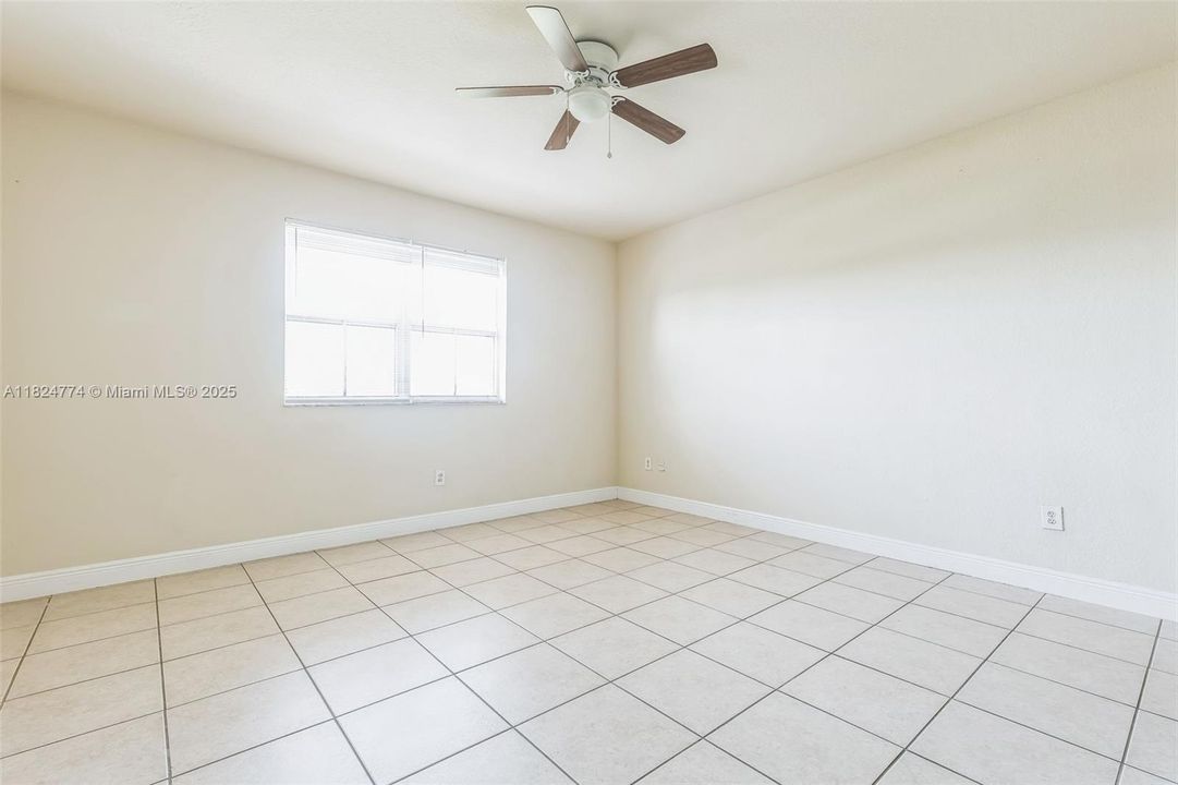 Vendido Recientemente: $811,000 (5 camas, 3 baños, 3748 Pies cuadrados)