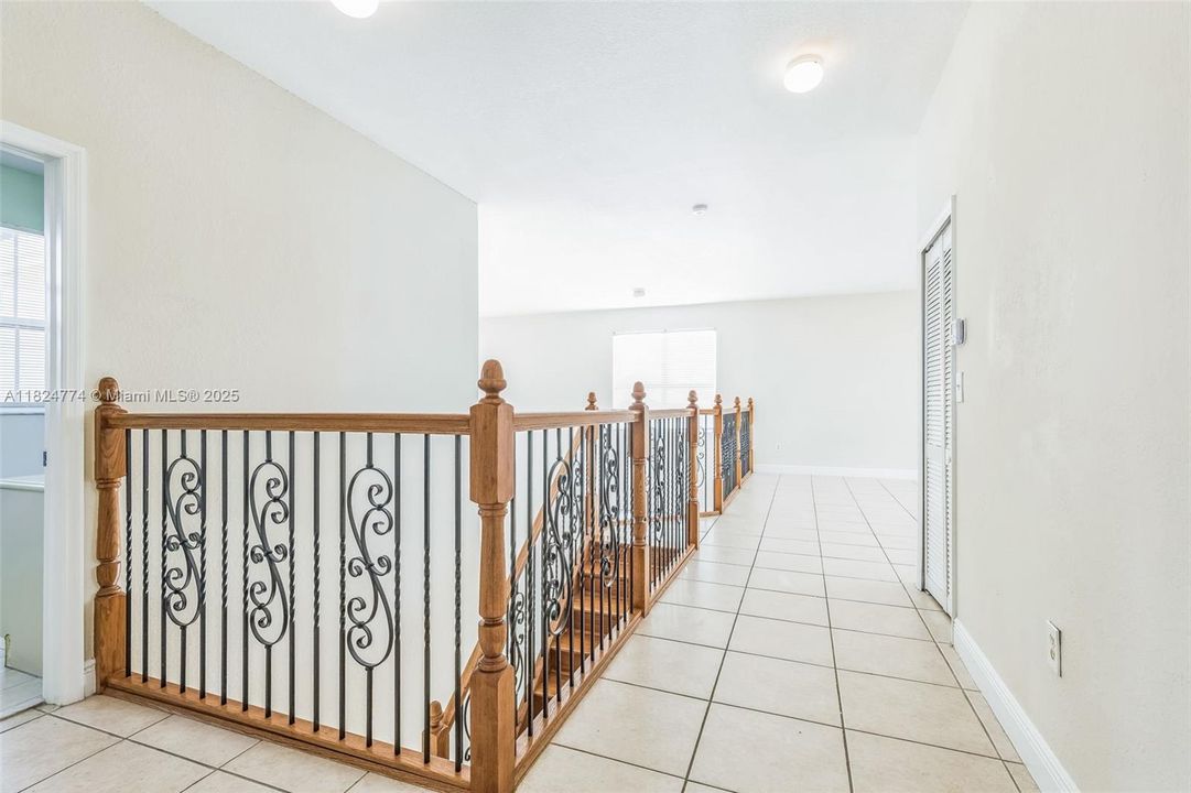 Vendido Recientemente: $811,000 (5 camas, 3 baños, 3748 Pies cuadrados)