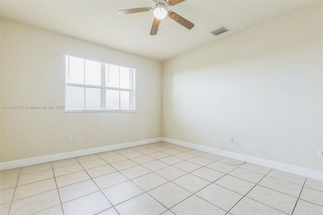 Vendido Recientemente: $811,000 (5 camas, 3 baños, 3748 Pies cuadrados)