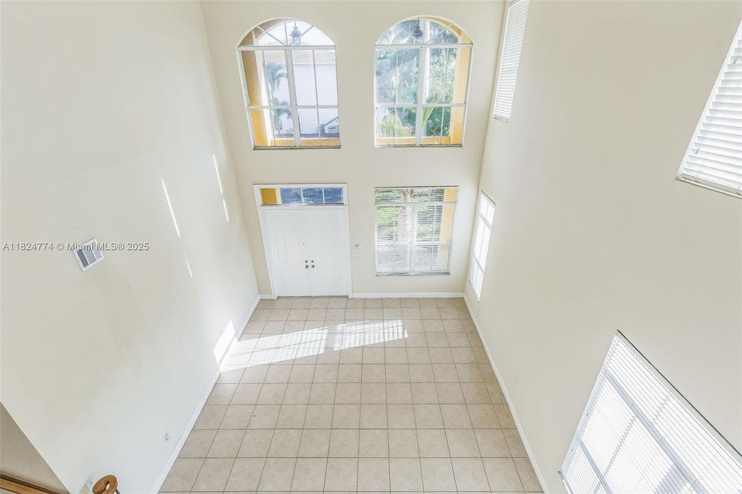 Vendido Recientemente: $811,000 (5 camas, 3 baños, 3748 Pies cuadrados)