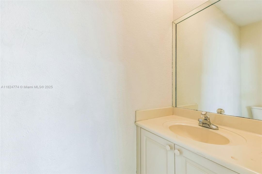 Vendido Recientemente: $811,000 (5 camas, 3 baños, 3748 Pies cuadrados)