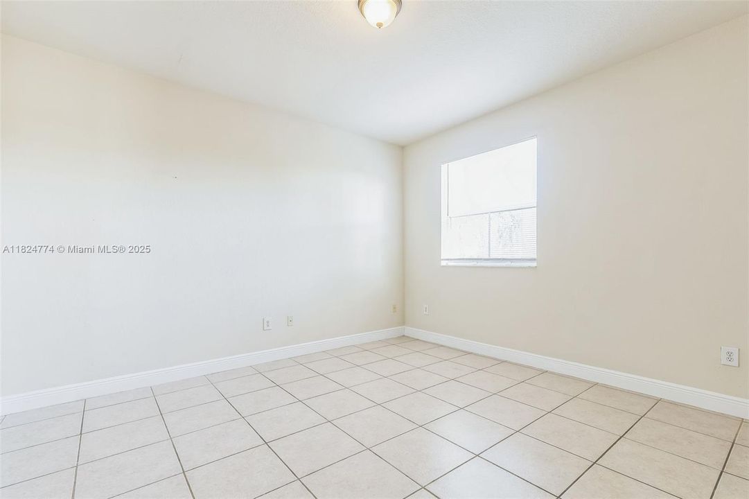 Vendido Recientemente: $811,000 (5 camas, 3 baños, 3748 Pies cuadrados)