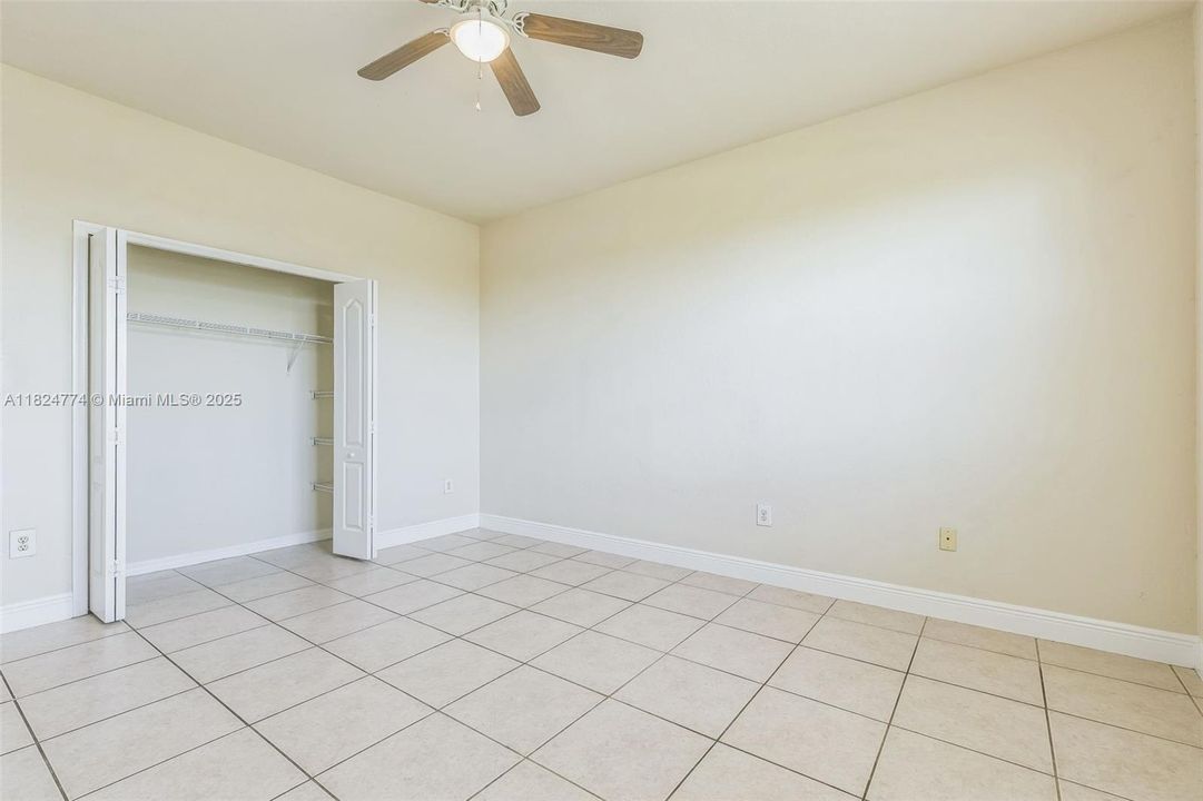 Vendido Recientemente: $811,000 (5 camas, 3 baños, 3748 Pies cuadrados)