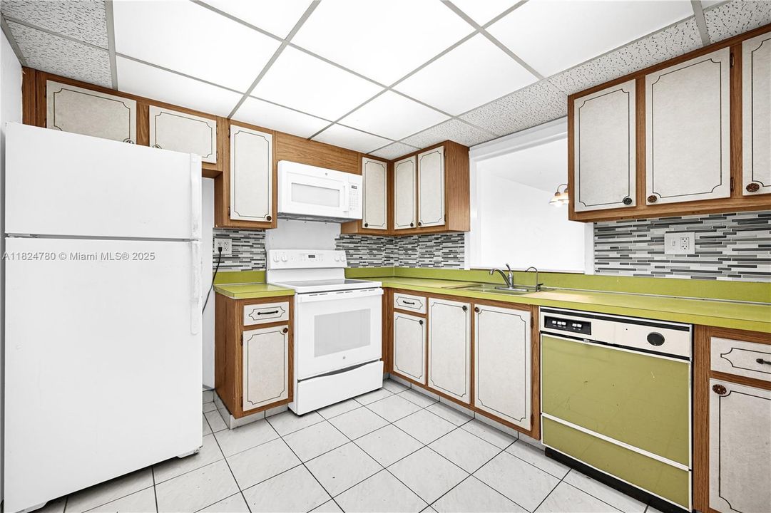 For Sale: $210,000 (2 beds, 2 baths, 1110 Square Feet)