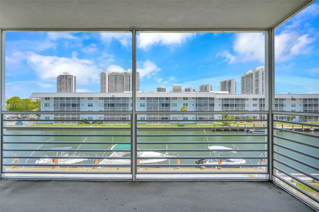 For Sale: $210,000 (2 beds, 2 baths, 1110 Square Feet)