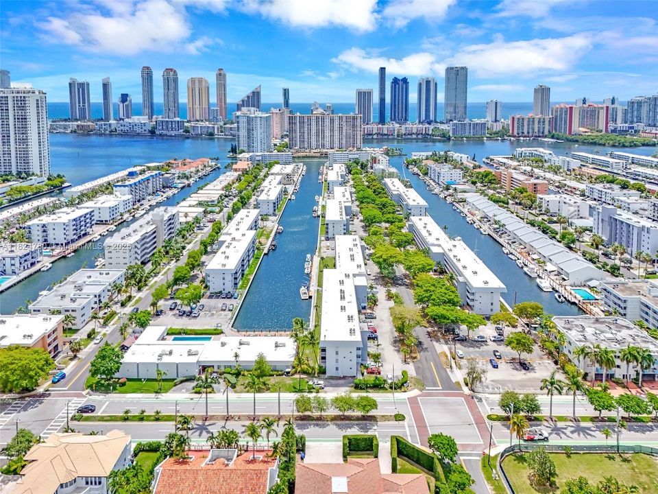 For Sale: $210,000 (2 beds, 2 baths, 1110 Square Feet)