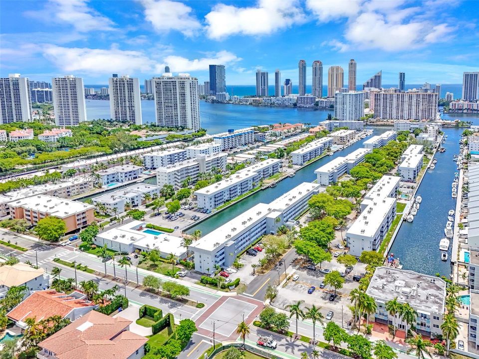 For Sale: $210,000 (2 beds, 2 baths, 1110 Square Feet)