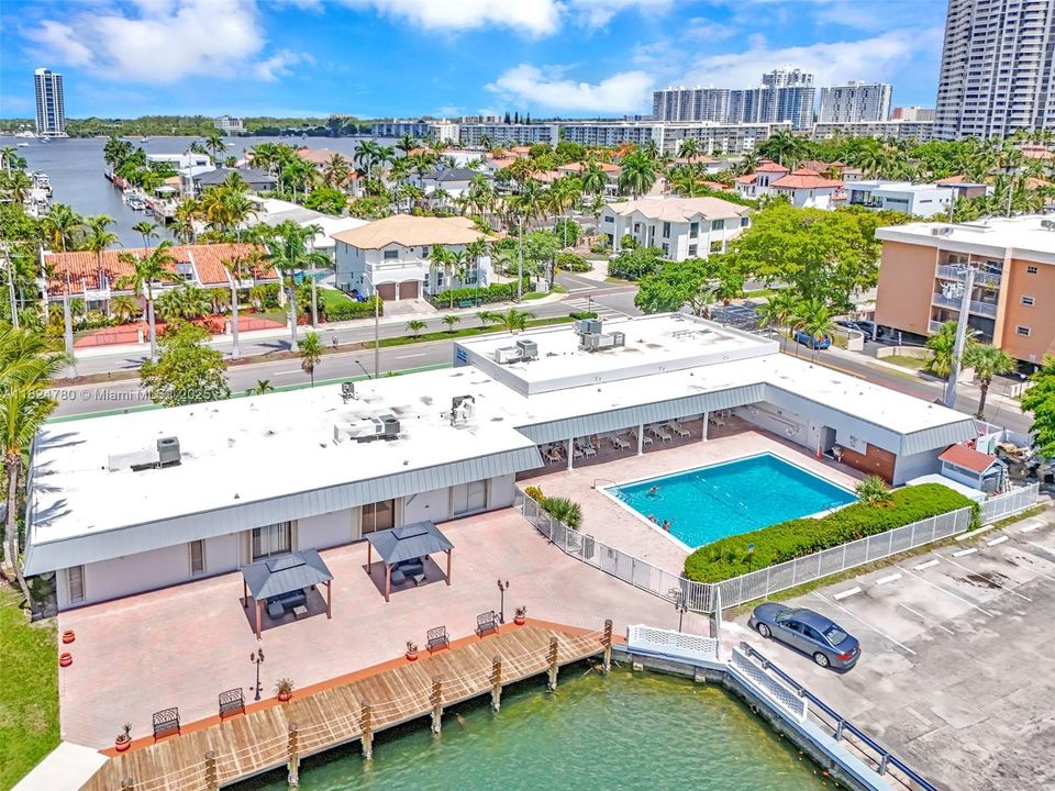 For Sale: $210,000 (2 beds, 2 baths, 1110 Square Feet)