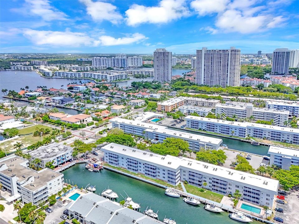 For Sale: $210,000 (2 beds, 2 baths, 1110 Square Feet)