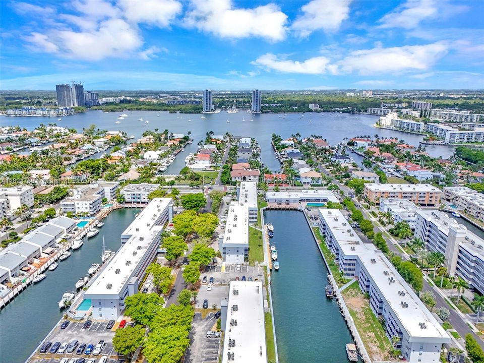 For Sale: $210,000 (2 beds, 2 baths, 1110 Square Feet)