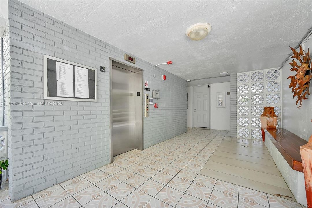 For Sale: $210,000 (2 beds, 2 baths, 1110 Square Feet)