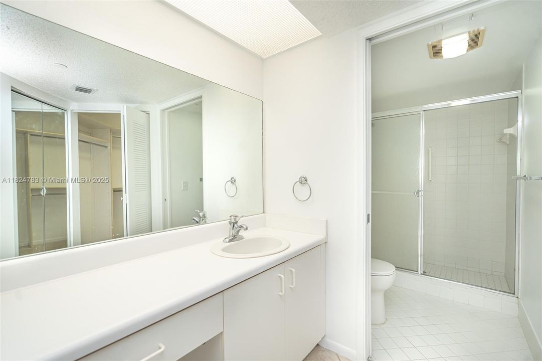 Recently Sold: $220,000 (2 beds, 2 baths, 1364 Square Feet)