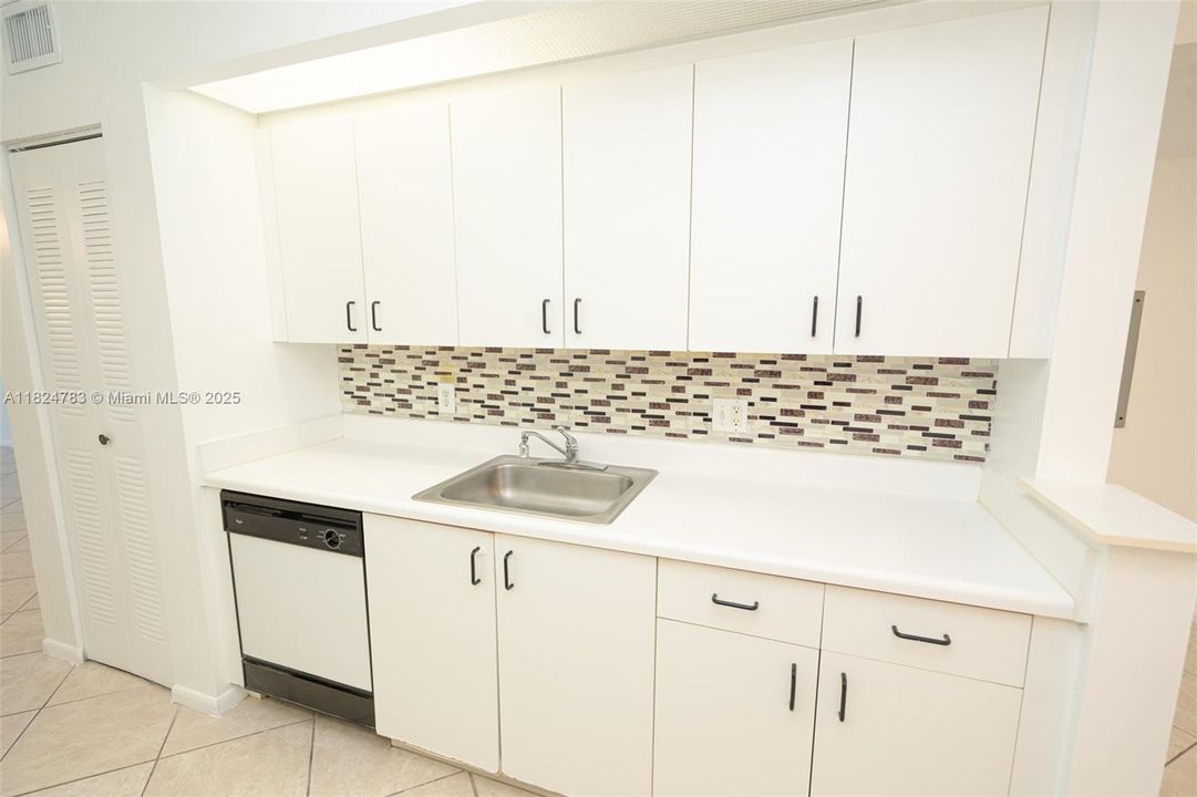 Recently Sold: $220,000 (2 beds, 2 baths, 1364 Square Feet)