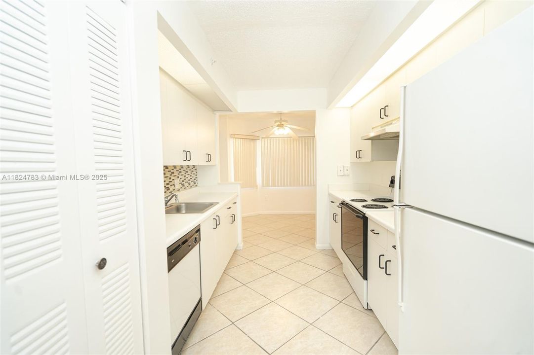 Recently Sold: $220,000 (2 beds, 2 baths, 1364 Square Feet)