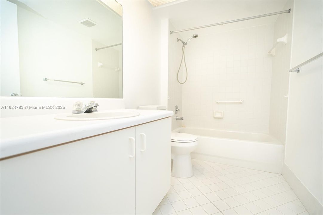 Recently Sold: $220,000 (2 beds, 2 baths, 1364 Square Feet)