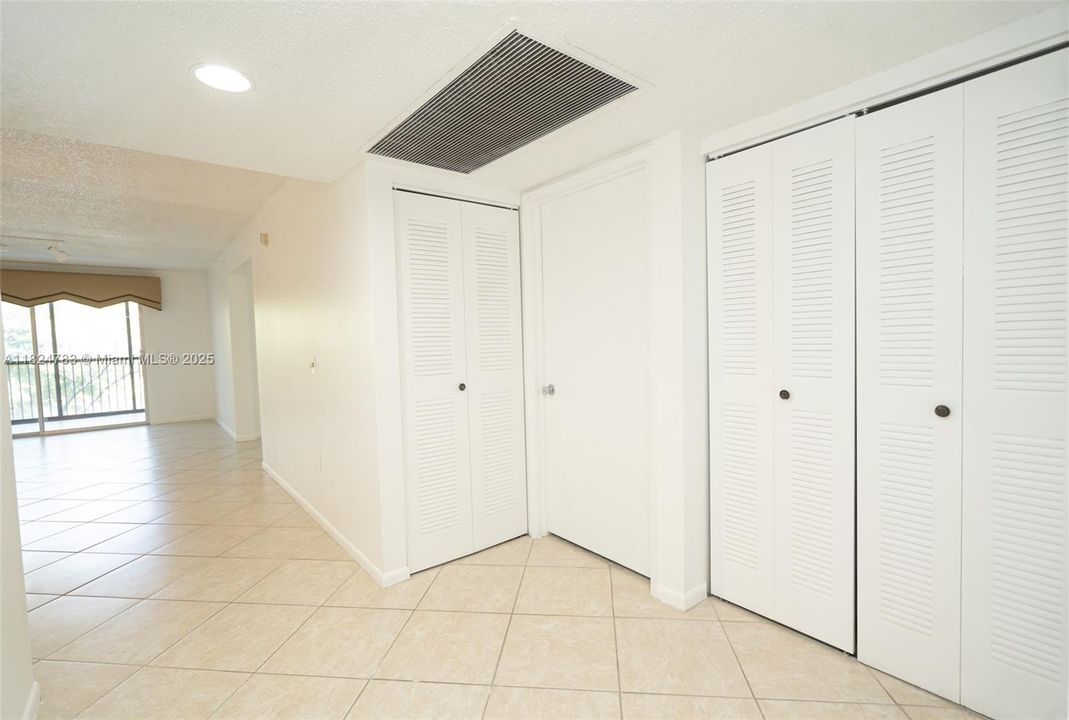 Recently Sold: $220,000 (2 beds, 2 baths, 1364 Square Feet)