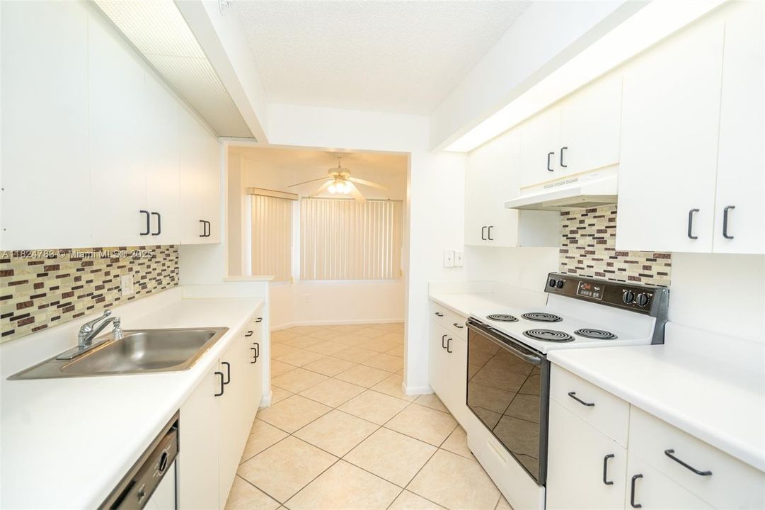 Recently Sold: $220,000 (2 beds, 2 baths, 1364 Square Feet)