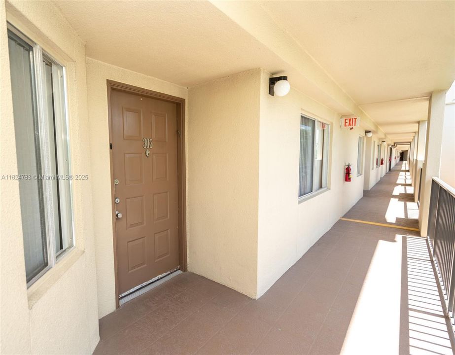 Recently Sold: $220,000 (2 beds, 2 baths, 1364 Square Feet)