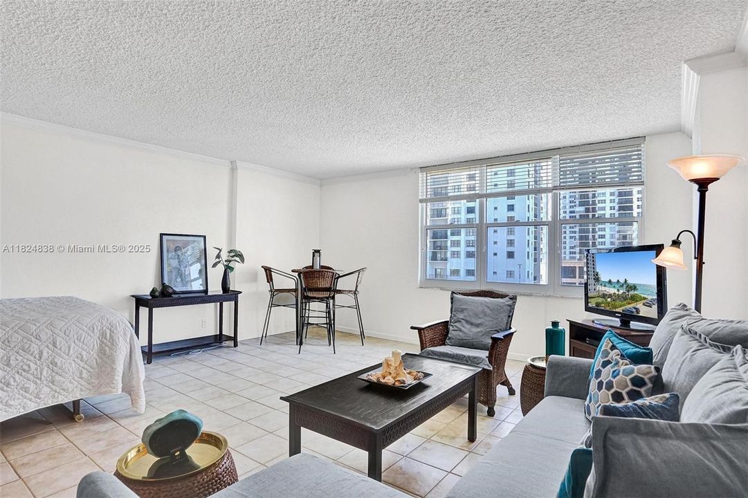 最近售出: $282,000 (0 贝兹, 1 浴室, 590 平方英尺)