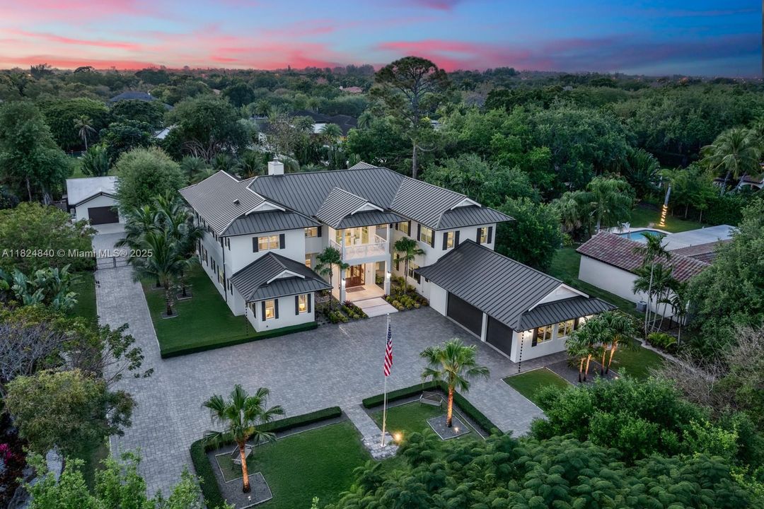 Vendido Recientemente: $7,995,000 (6 camas, 6 baños, 6299 Pies cuadrados)