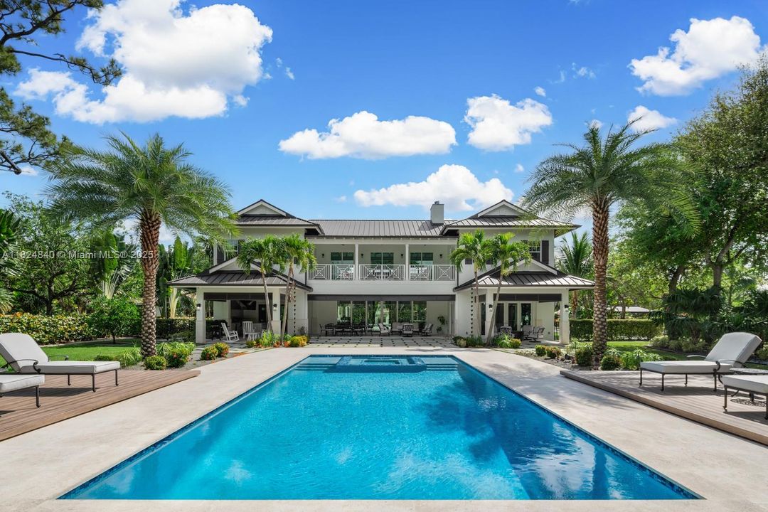 Vendido Recientemente: $7,995,000 (6 camas, 6 baños, 6299 Pies cuadrados)