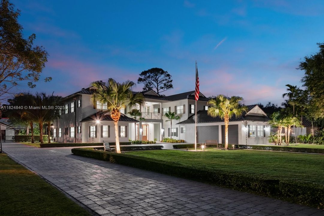 Vendido Recientemente: $7,995,000 (6 camas, 6 baños, 6299 Pies cuadrados)