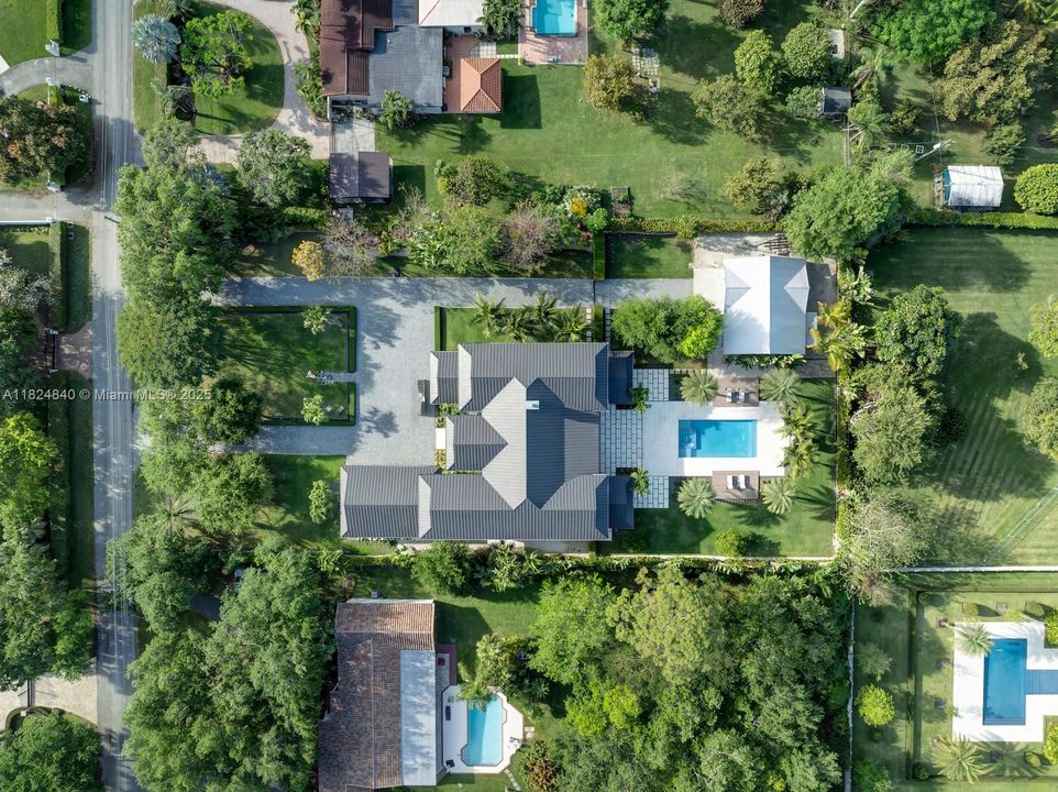 Vendido Recientemente: $7,995,000 (6 camas, 6 baños, 6299 Pies cuadrados)