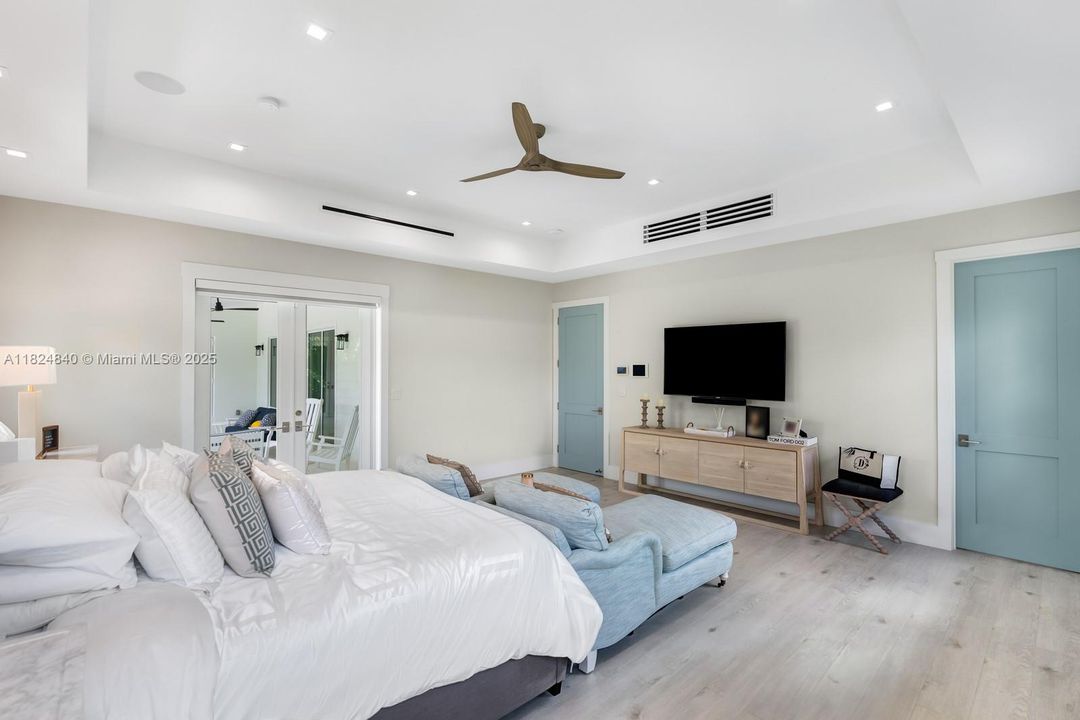 Vendido Recientemente: $7,995,000 (6 camas, 6 baños, 6299 Pies cuadrados)