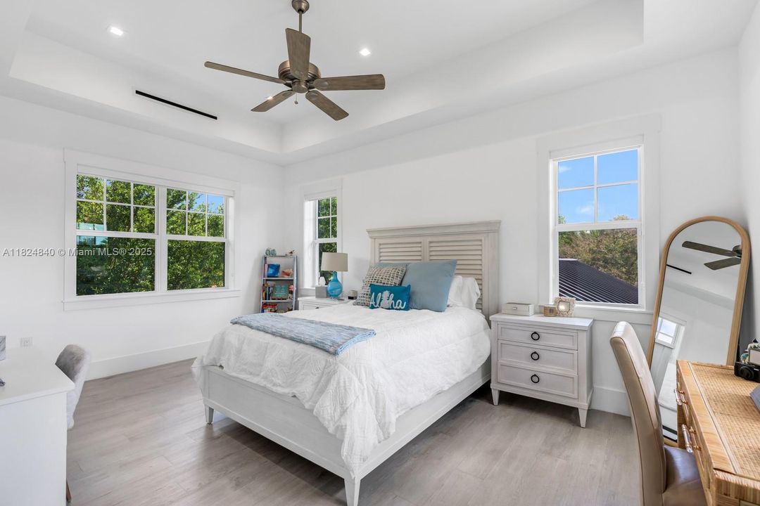 Vendido Recientemente: $7,995,000 (6 camas, 6 baños, 6299 Pies cuadrados)