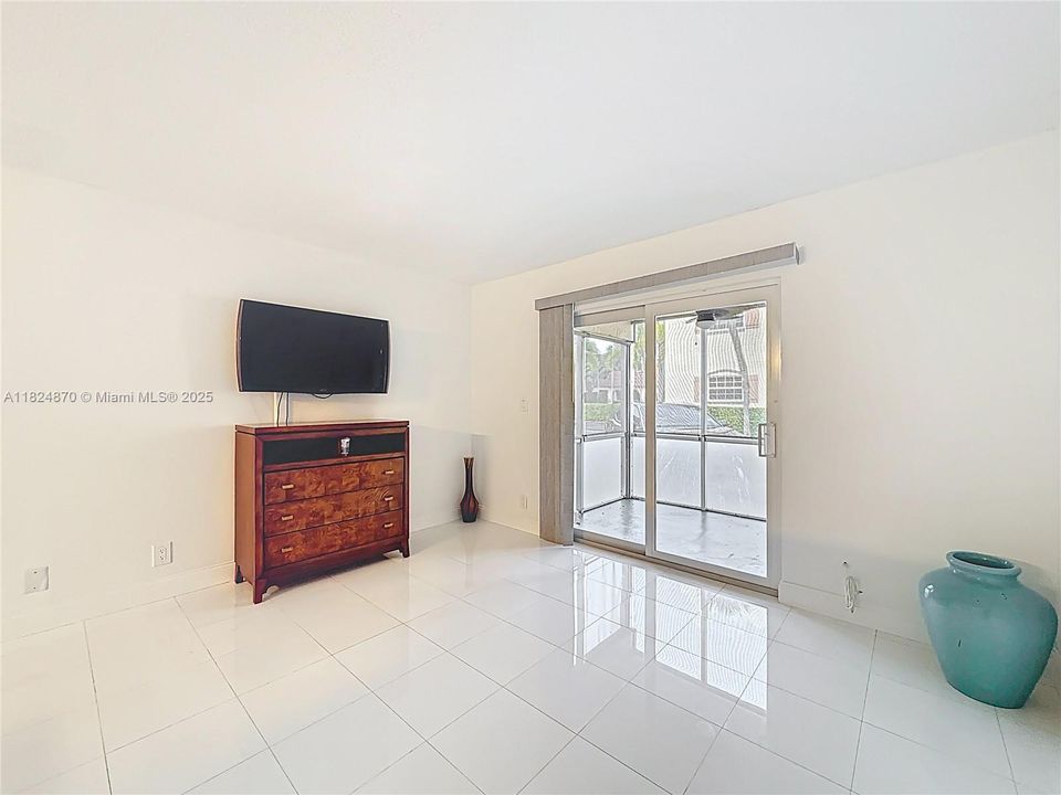 Recently Sold: $142,000 (1 beds, 1 baths, 750 Square Feet)