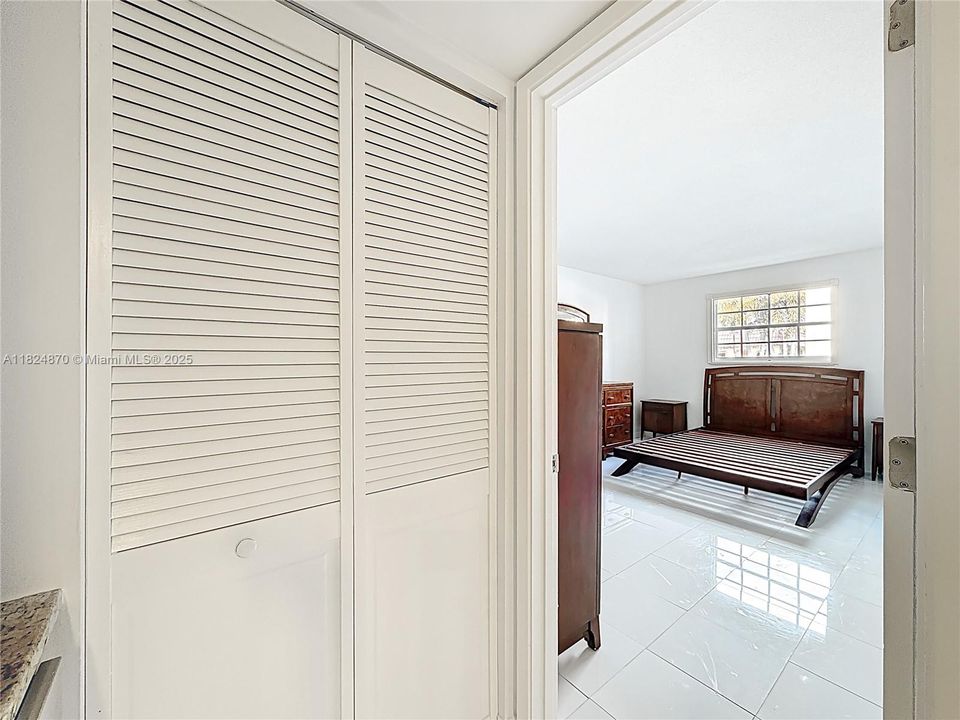 Recently Sold: $142,000 (1 beds, 1 baths, 750 Square Feet)